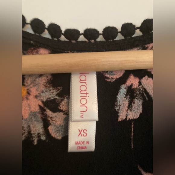 Xhilaration Target Romper Black Floral Pattern Tie Front 🖤🌸 Size XS NWT - Picture 4 of 9